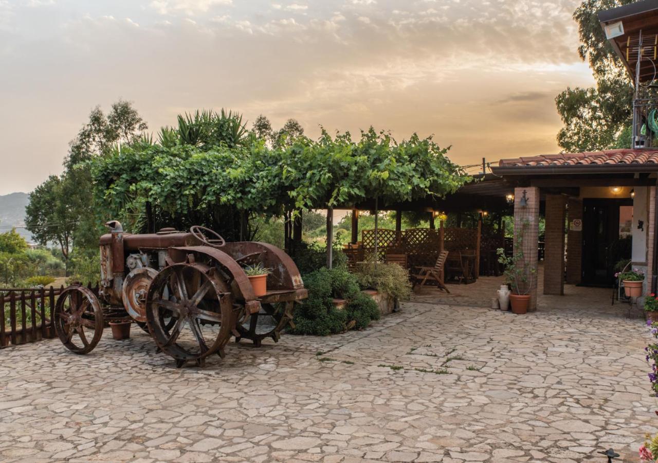 Il Sorgituro - Agriturismo Postiglione Bagian luar foto